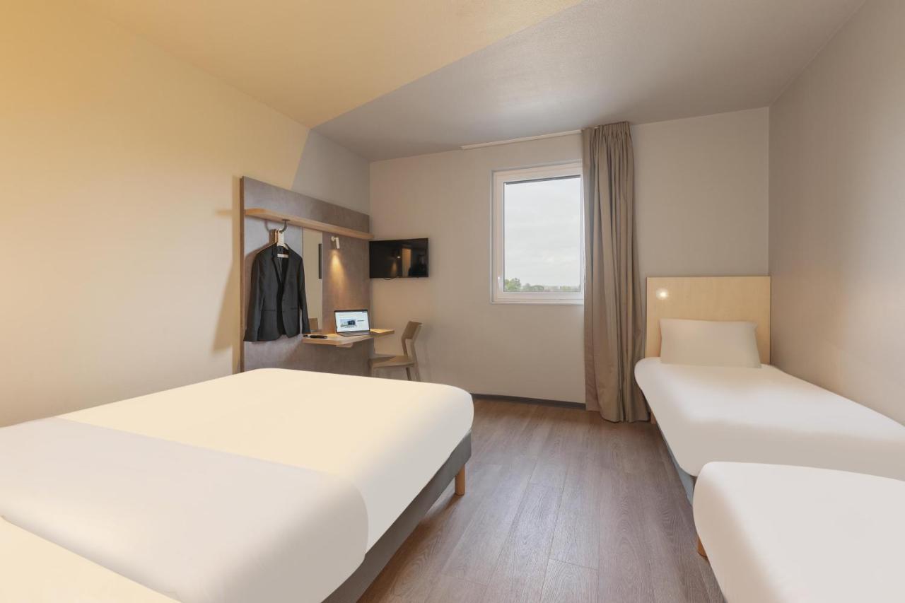 Hotel Ibis Budget Mont De Marsan Esterno foto