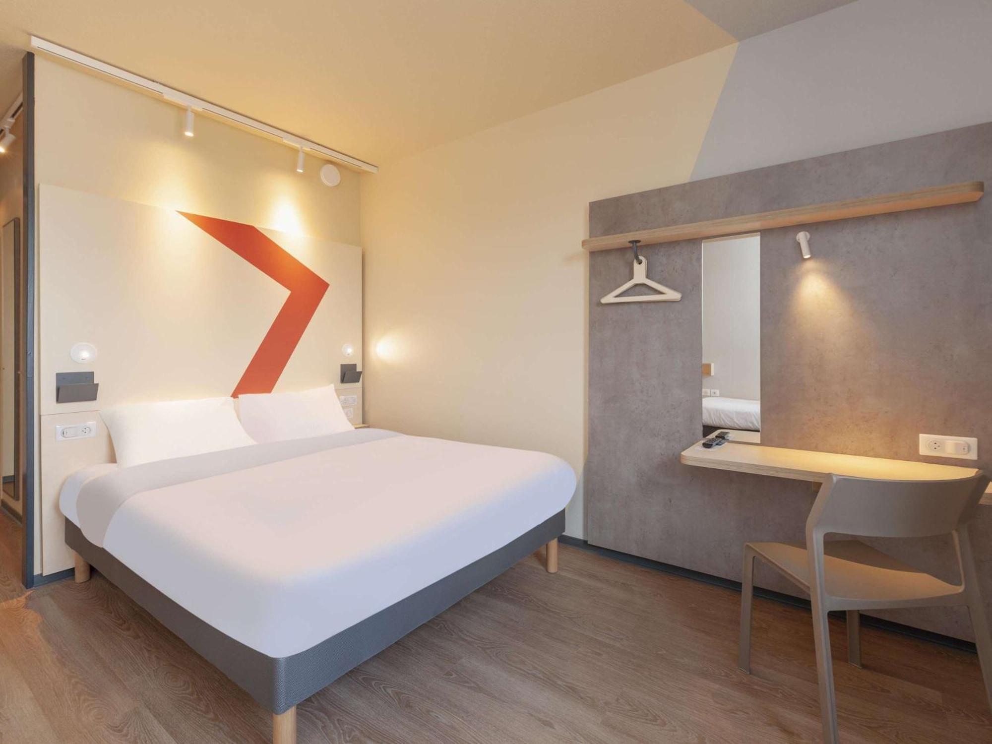 Ibis Budget Mont De Marsan Esterno foto